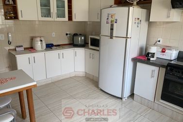 Casa &agrave; venda - 220m&sup2; - Centro