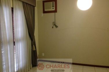 Casa &agrave; venda - 800m&sup2; - Centro