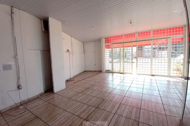 Sal&atilde;o Comercial para alugar - 70m&sup2; - Centro