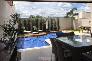 Casa &agrave; venda - 210m&sup2; - Centro