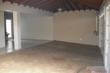 Casa &agrave; venda - 300m&sup2; - Centro