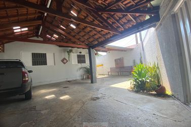 Casa &agrave; venda - 250m&sup2; - Centro