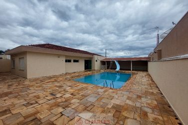 Casa &agrave; venda - 340m&sup2; - Centro