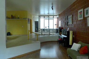 Casa &agrave; venda - 250m&sup2; - Centro