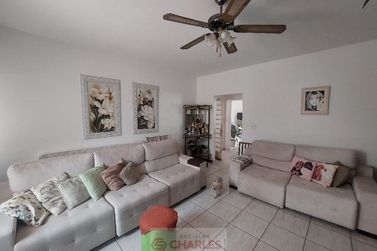 Casa &agrave; venda - 210m&sup2; - Centro