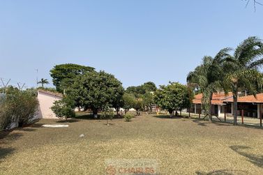 S&iacute;tio &agrave; venda - 400m&sup2; - Centro