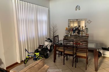 Casa &agrave; venda - 250m&sup2; - Centro