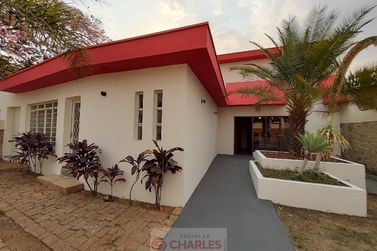 Casa &agrave; venda - 444m&sup2; - Centro