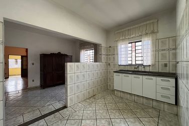 Casa &agrave; venda - 253m&sup2; - Centro