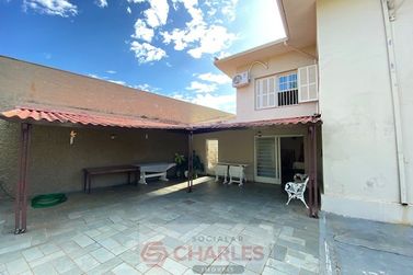 Casa &agrave; venda - 356m&sup2; - Centro