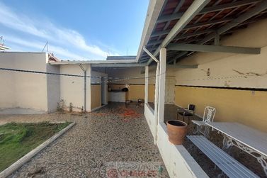 Casa &agrave; venda - 200m&sup2; - Centro