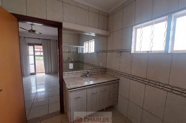 Casa para alugar - 240m&sup2; - Centro