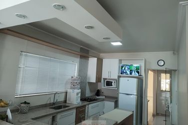 Casa &agrave; venda - 260m&sup2; - Centro