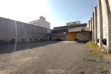 Terreno para alugar - 300m&sup2; - Centro