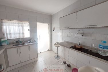 Casa &agrave; venda - 200m&sup2; - Centro