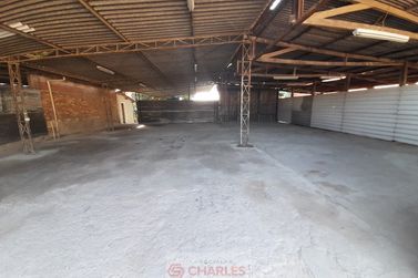 Sal&atilde;o Comercial para alugar - 300m&sup2; - Centro