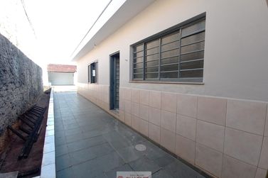 Casa &agrave; venda - 256m&sup2; - Centro