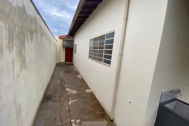 Casa &agrave; venda - 100m&sup2; - Centro