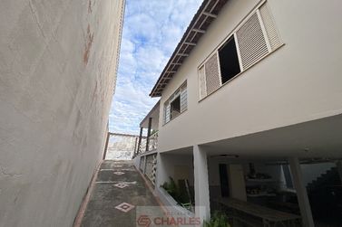 Casa &agrave; venda - 252m&sup2; - Centro
