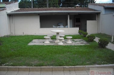 Casa &agrave; venda - 300m&sup2; - Centro
