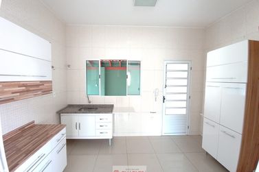 Casa &agrave; venda - 200m&sup2; - Centro