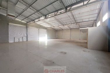 Sal&atilde;o Comercial &agrave; venda - 645m&sup2; - Centro