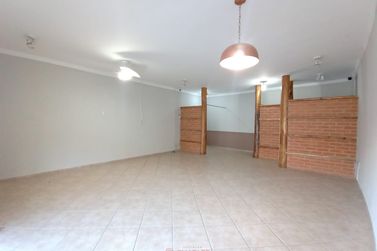 Sal&atilde;o Comercial para alugar - 70m&sup2; - Centro