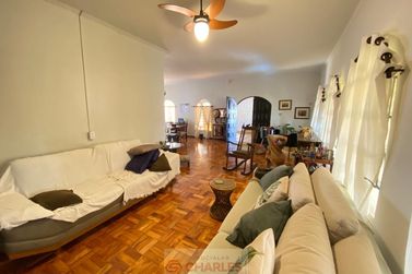 Casa &agrave; venda - 261m&sup2; - Centro