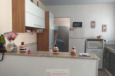 Casa &agrave; venda - 100m&sup2; - Centro