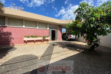 Casa &agrave; venda - 356m&sup2; - Centro