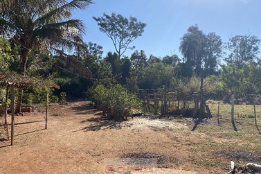 S&iacute;tio &agrave; venda - 450m&sup2; - Centro