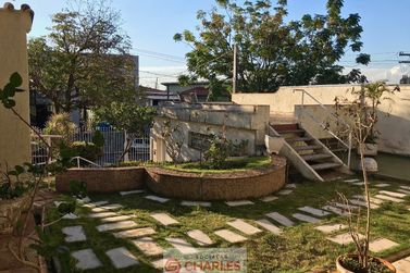 Casa para alugar - 296m&sup2; - Centro