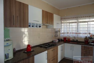 Casa &agrave; venda - 200m&sup2; - Centro