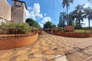 S&iacute;tio &agrave; venda - 634m&sup2; - Centro