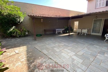 Casa &agrave; venda - 356m&sup2; - Centro