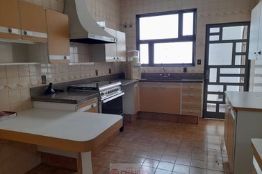 Casa &agrave; venda - 294m&sup2; - Centro