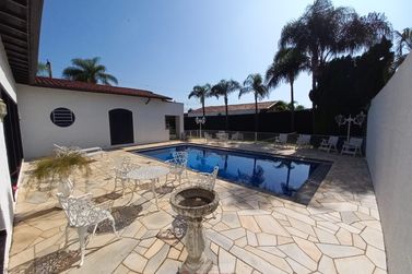 Casa &agrave; venda - 431m&sup2; - Centro
