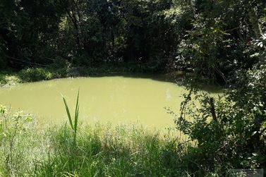 S&iacute;tio &agrave; venda - 10m&sup2; - Centro
