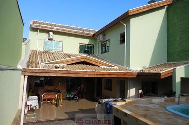Casa &agrave; venda - 250m&sup2; - Centro