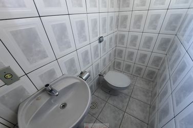 Sal&atilde;o Comercial para alugar - 30m&sup2; - Centro