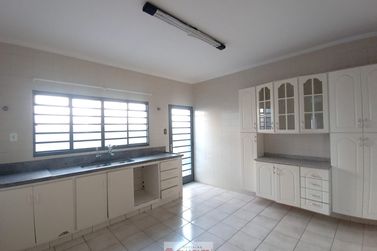 Casa &agrave; venda - 256m&sup2; - Centro
