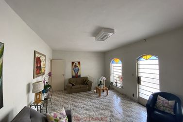 Casa &agrave; venda - 252m&sup2; - Centro