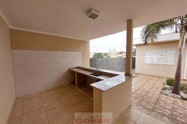 Casa para alugar - 173m&sup2; - Centro