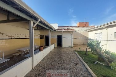Casa &agrave; venda - 200m&sup2; - Centro
