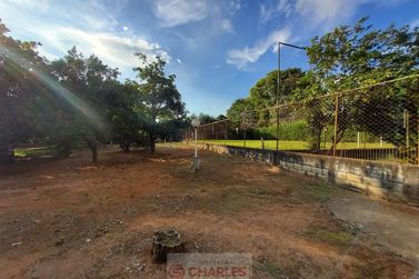 S&iacute;tio &agrave; venda - 10m&sup2; - Centro