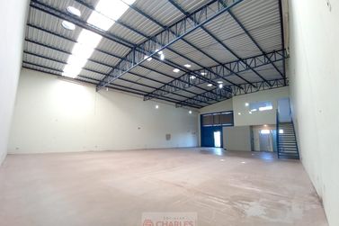 Sal&atilde;o Comercial para alugar - 300m&sup2; - Centro