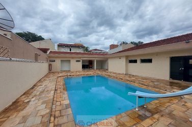 Casa para alugar - 340m&sup2; - Centro