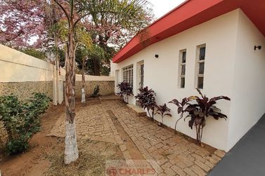 Casa &agrave; venda - 444m&sup2; - Centro