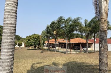 S&iacute;tio &agrave; venda - 400m&sup2; - Centro