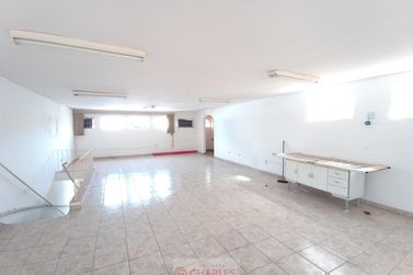 Sal&atilde;o Comercial para alugar - 180m&sup2; - Centro